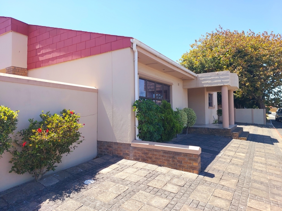 4 Bedroom Property for Sale in Rylands Western Cape